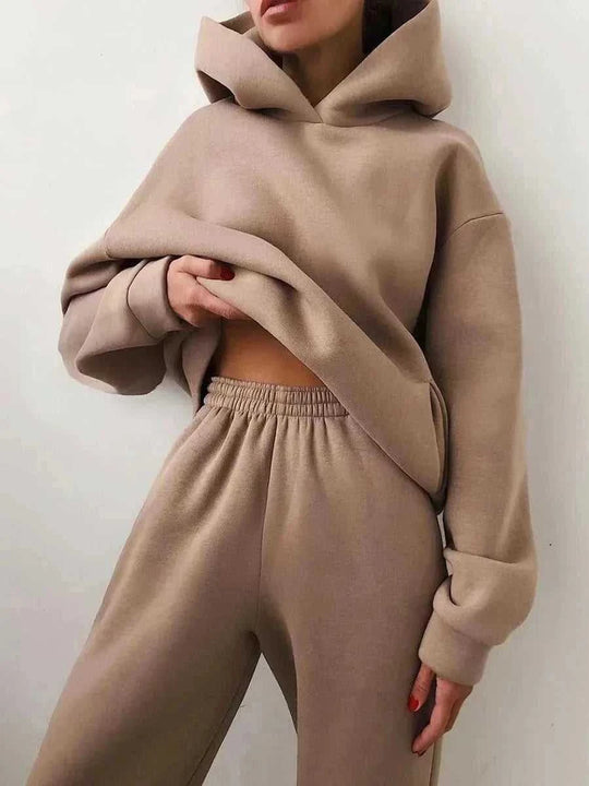 fleece-lined hoodie set | oversized hoodie and sweatpants set | loungewear two-piece outfit | energy saving
