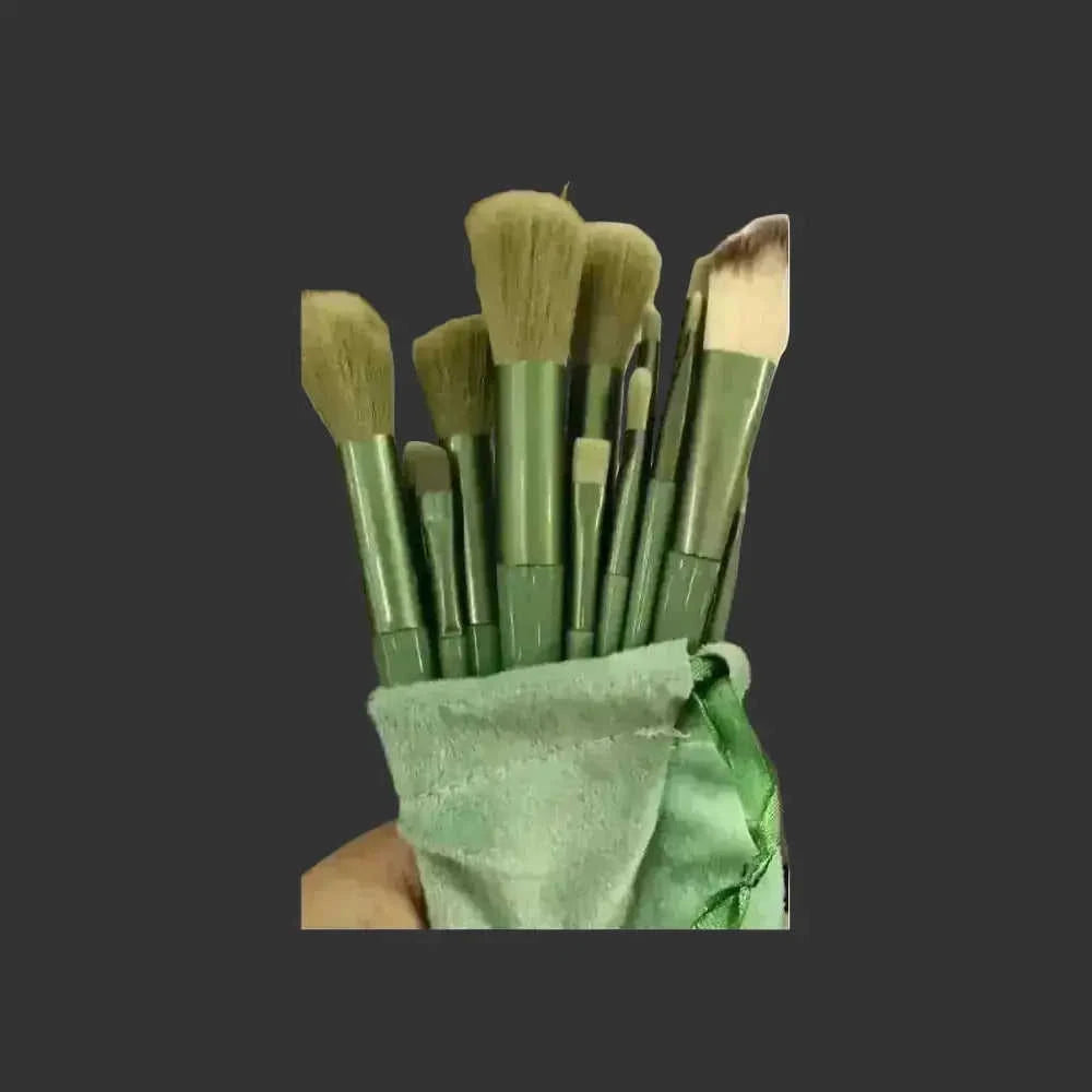 13pcs Professional Makeup Brush Set - Concealer Blush Powder Brushes - size reference showing best makeup brushes for begi...