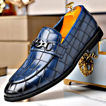 Embossed Pedal Horsebit Buckle Business Casual Youth Shoes