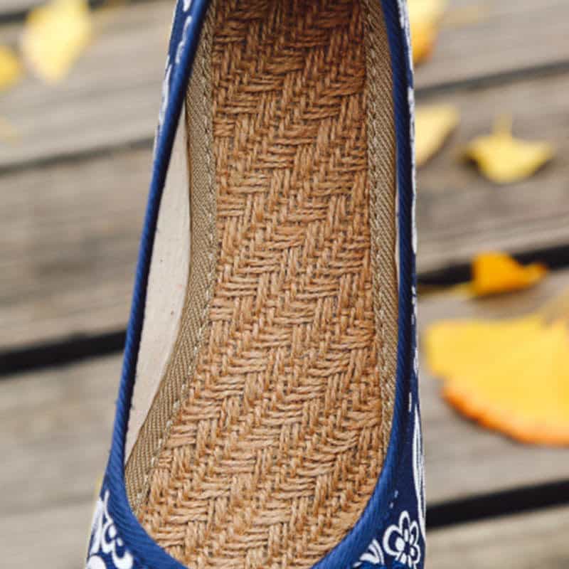 New flat bottom old Beijing cloth shoes national wind embroidered beef tendon bottom shoes mother leisure square dance linen shoes 