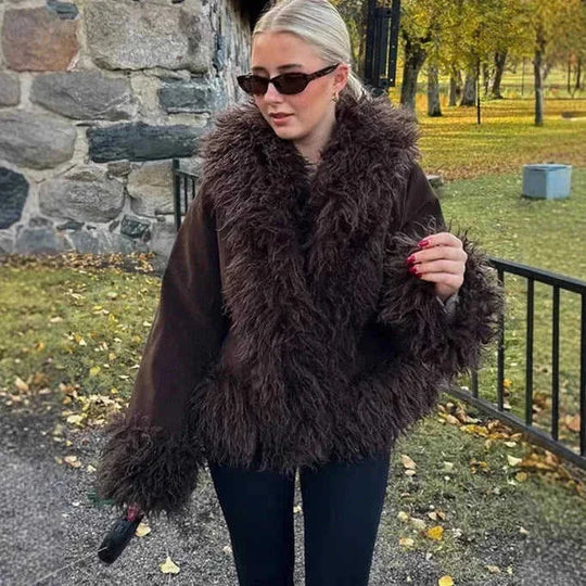 wind-resistant wool coat | waterproof outer shell | thermal insulated lining | energy saving