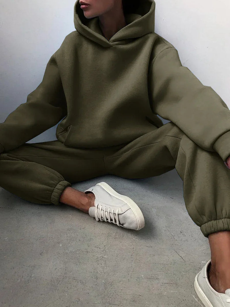fleece-lined hoodie set | oversized hoodie and sweatpants set | loungewear two-piece outfit | energy saving